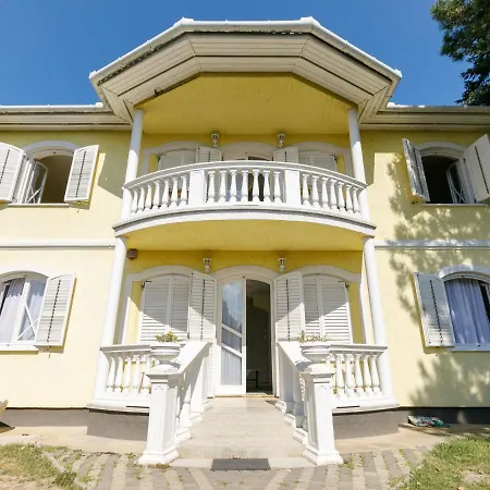 Hotel Bella By Interhome